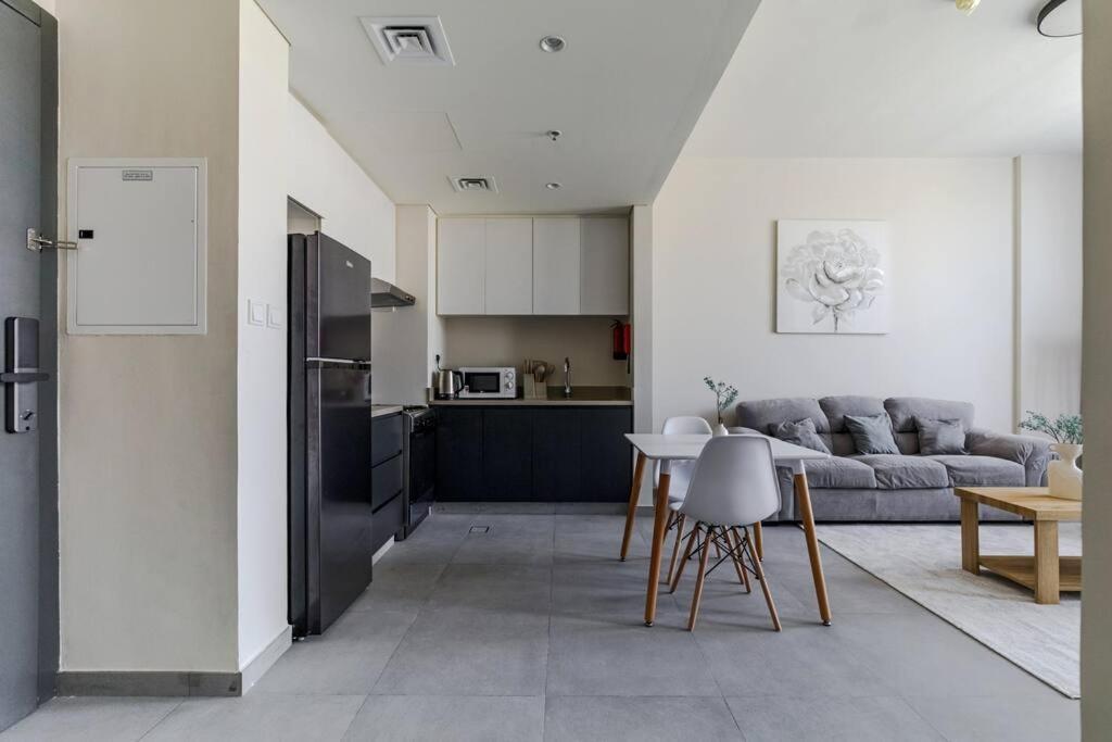 Sahab - Solo 1Br Apt In Al Jada Шарджа Екстериор снимка