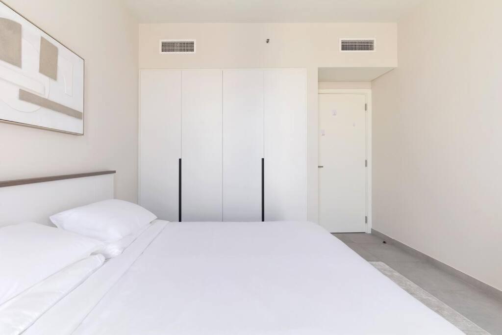 Sahab - Solo 1Br Apt In Al Jada Шарджа Екстериор снимка