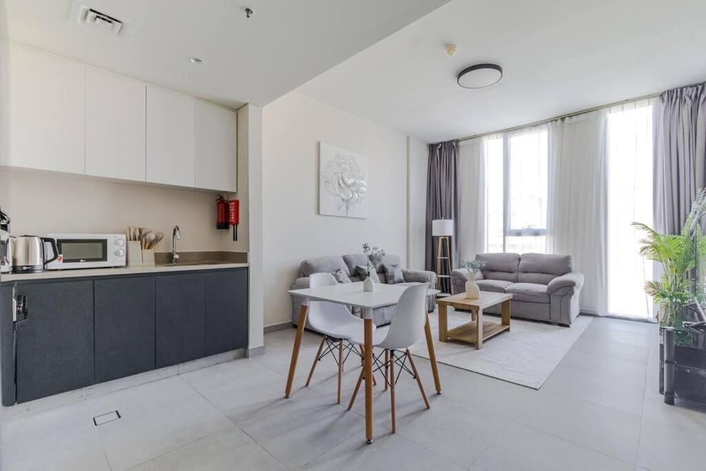 Sahab - Solo 1Br Apt In Al Jada Шарджа Екстериор снимка