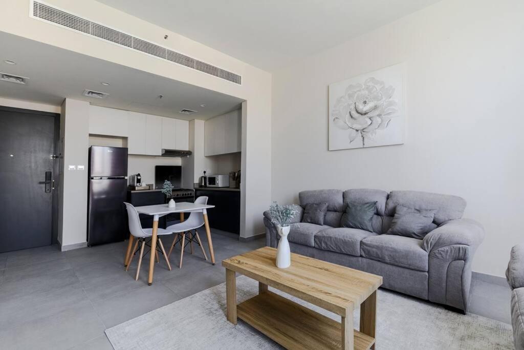 Sahab - Solo 1Br Apt In Al Jada Шарджа Екстериор снимка