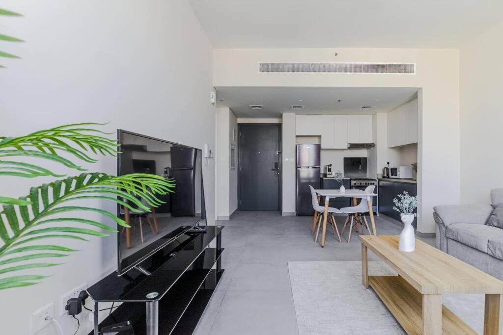 Sahab - Solo 1Br Apt In Al Jada Шарджа Екстериор снимка