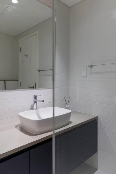 Sahab - Solo 1Br Apt In Al Jada Шарджа Екстериор снимка