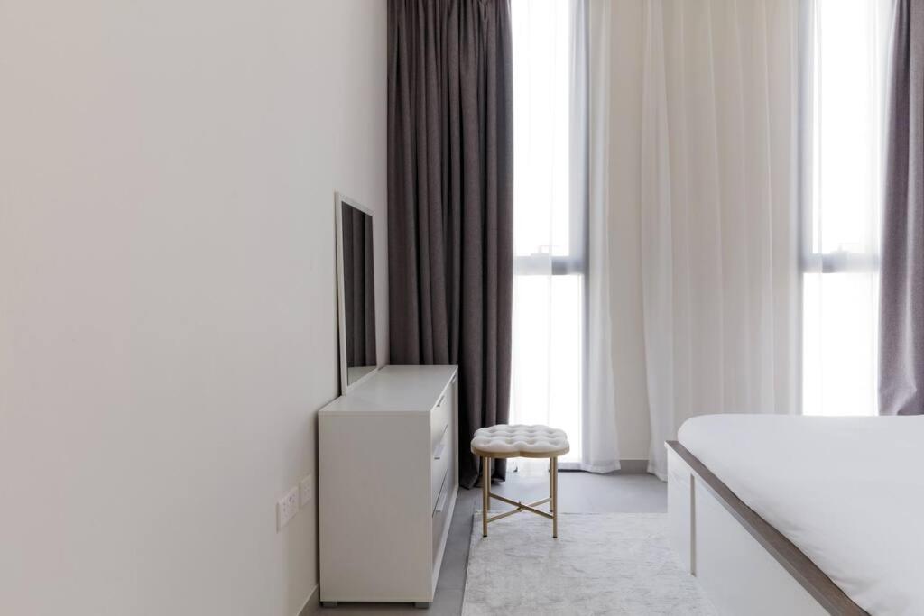 Sahab - Solo 1Br Apt In Al Jada Шарджа Екстериор снимка