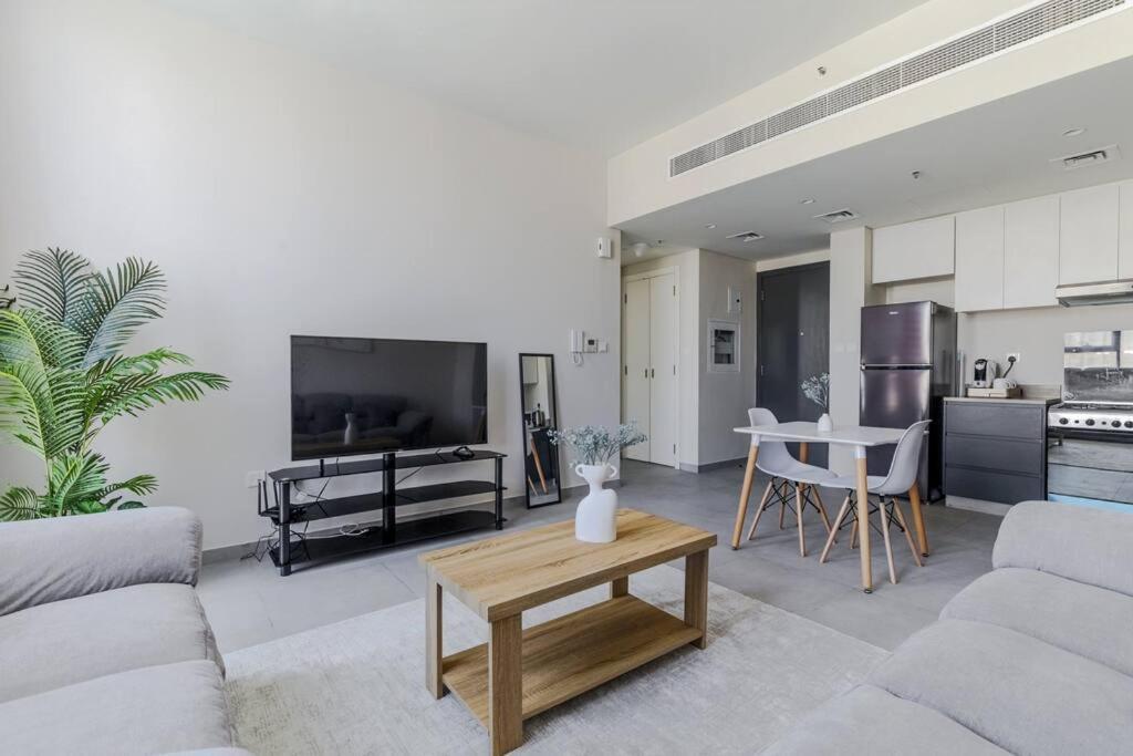 Sahab - Solo 1Br Apt In Al Jada Шарджа Екстериор снимка