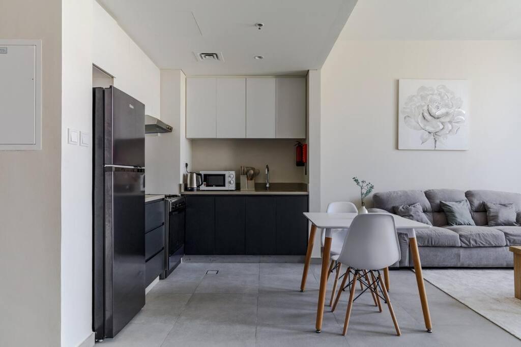 Sahab - Solo 1Br Apt In Al Jada Шарджа Екстериор снимка