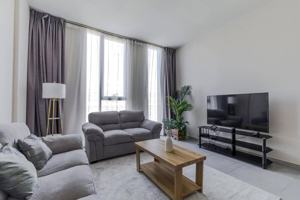 Sahab - Solo 1Br Apt In Al Jada Шарджа Екстериор снимка