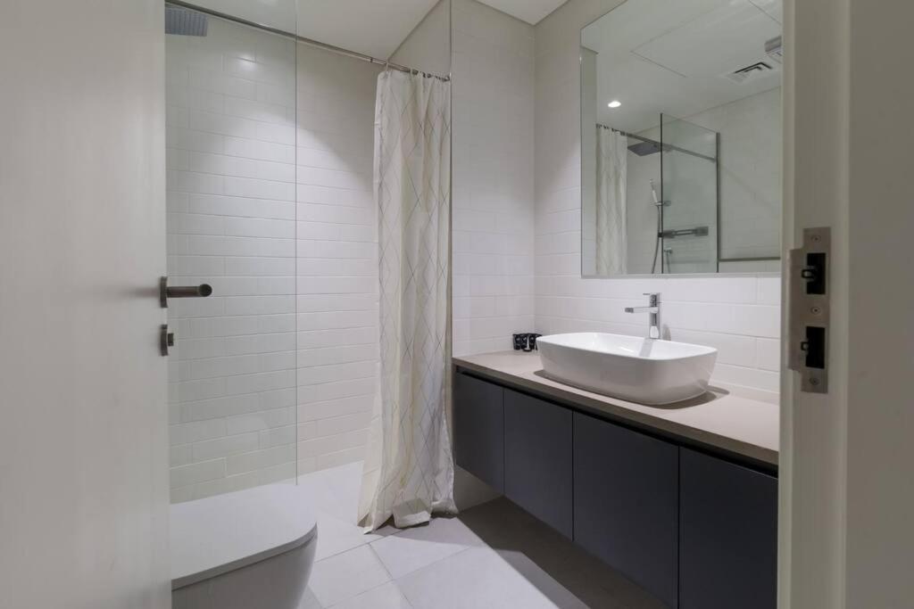 Sahab - Solo 1Br Apt In Al Jada Шарджа Екстериор снимка