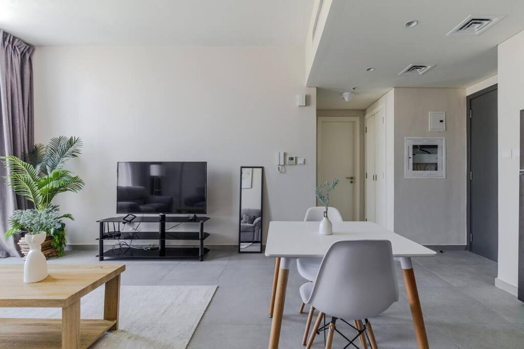 Sahab - Solo 1Br Apt In Al Jada Шарджа Екстериор снимка